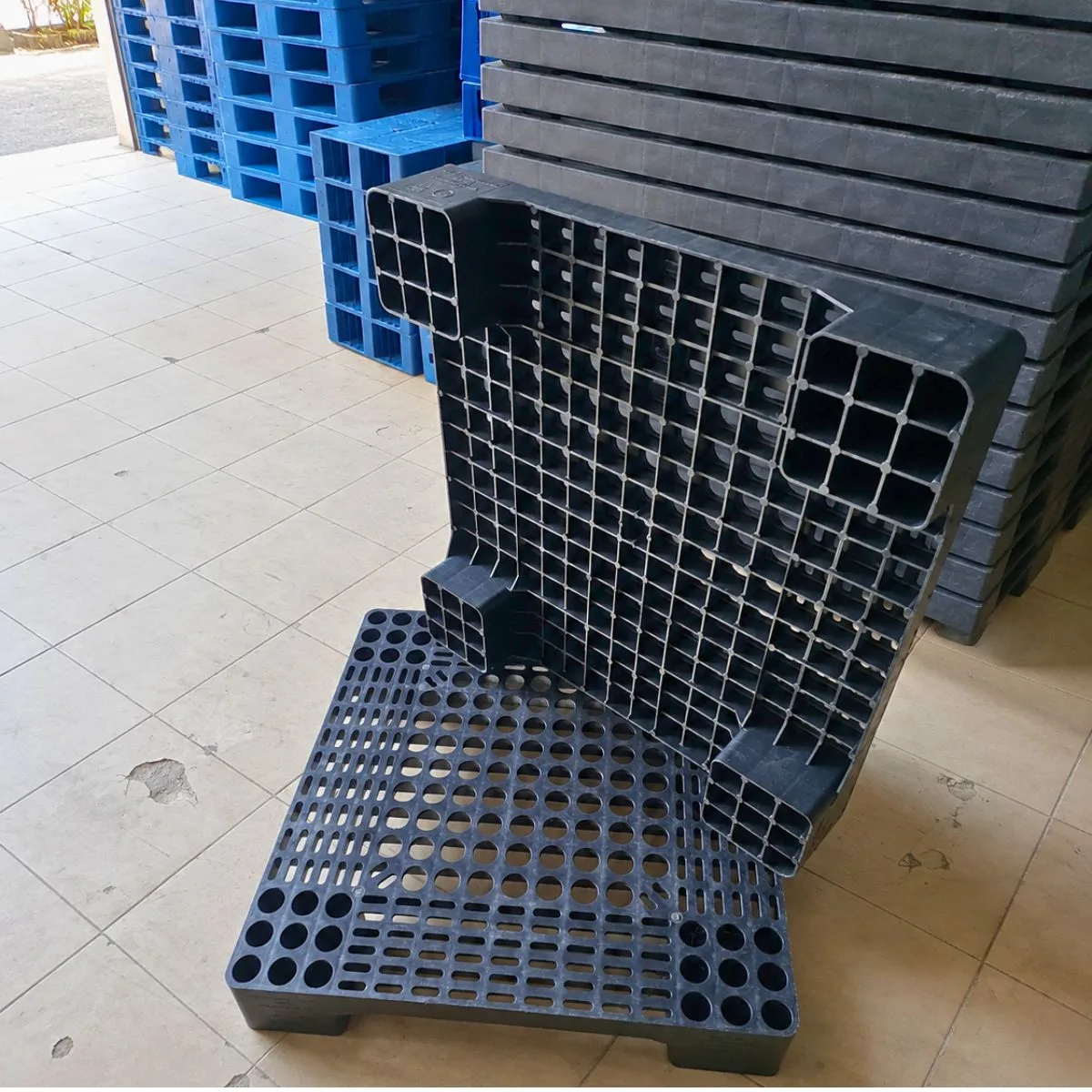 Pallet Nhựa 600x600x100mm Đen