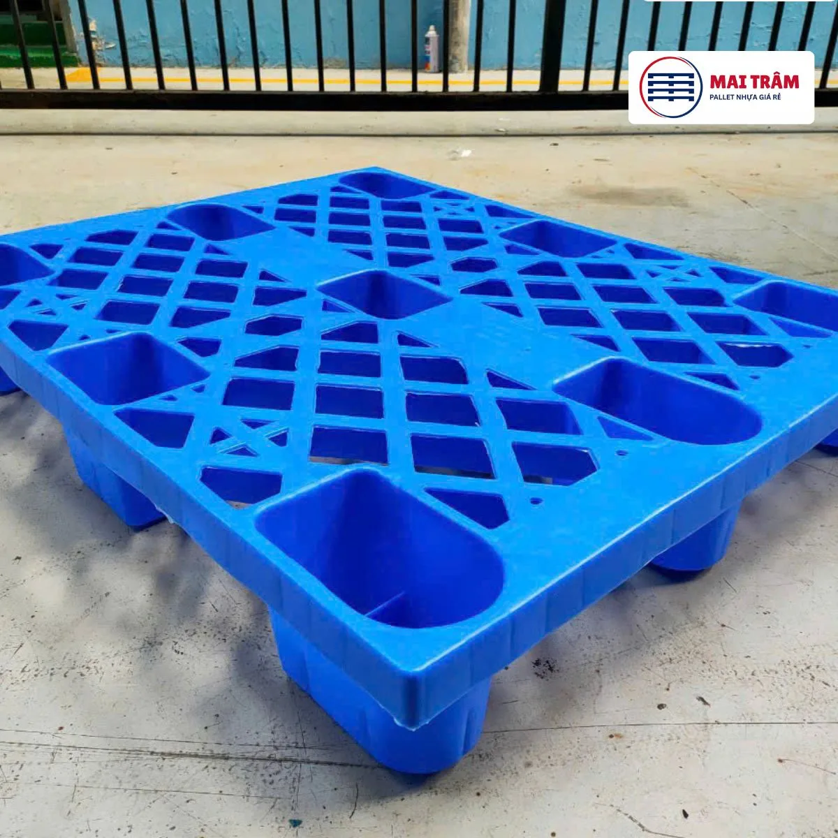 Pallet Nhựa Chân Cốc 800x1000x140mm HDPE Tái Sinh + Nguyên Sinh