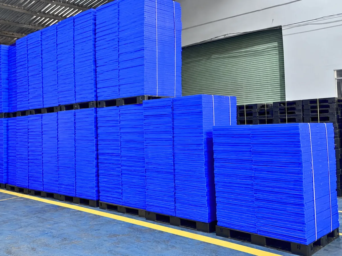 Kho hàng Pallet nhựa 600x1000x35mm tại Mai Trâm Plastic