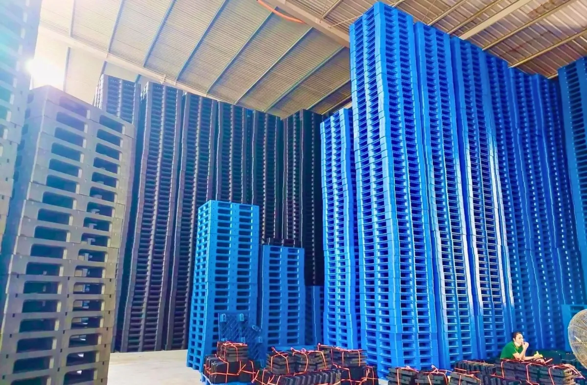 Kho hàng Pallet nhựa Duy Thái