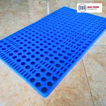 Pallet Nhựa 600x1000x35mm Xanh Dương được sản xuất từ nhựa HDPE nguyên sinh chất lượng cao