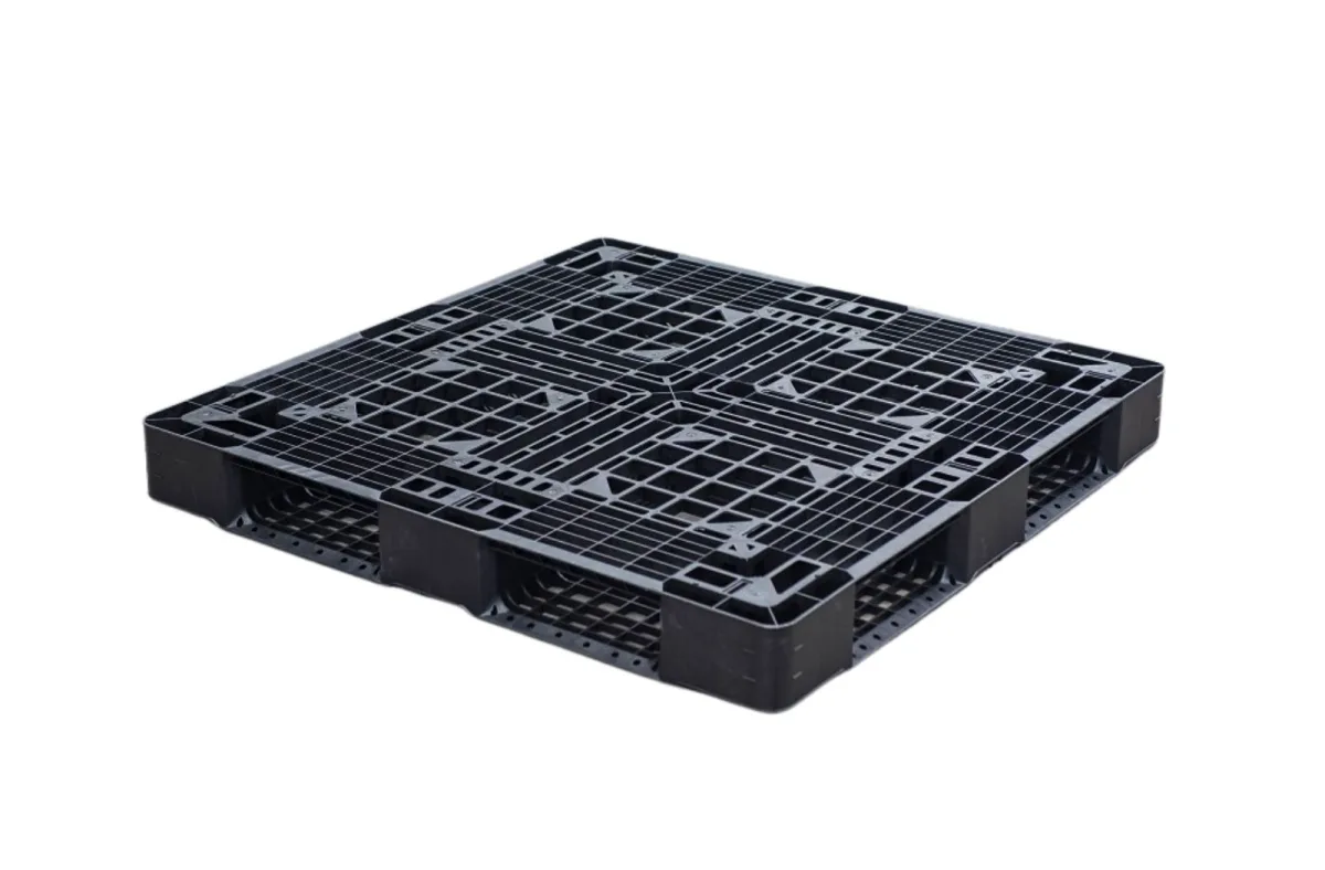 Pallet nhựa màu đen