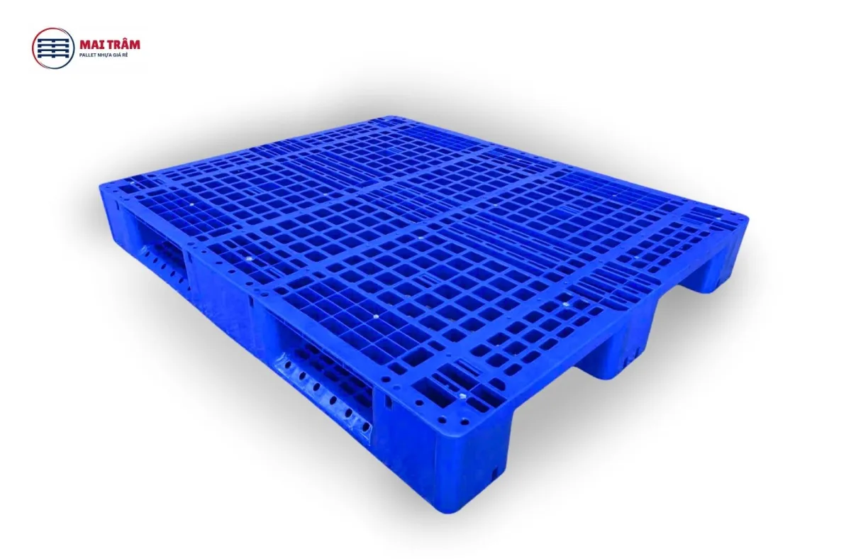 Pallet Nhựa Xanh Và Pallet Nhựa Đen, Loại Nào Tốt Hơn?