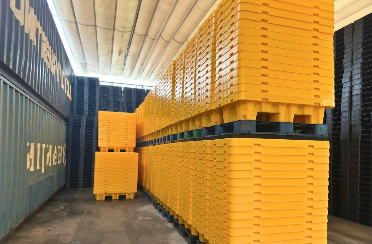 Lựa chọn pallet màu vàng phù hợp giúp tối ưu hóa hiệu quả vận hành.