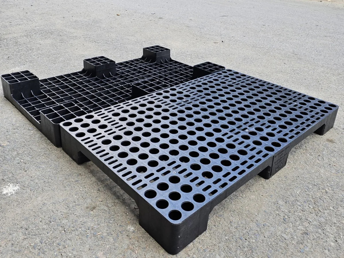 Pallet Nhựa 600x1000x100mm Đen HDPE tái sinh chắc chắn và tối ưu chi phí