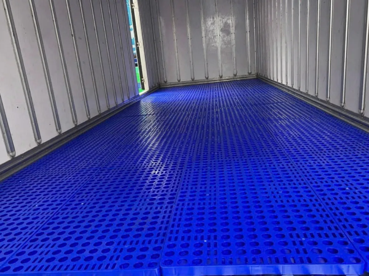 Ứng dụng Pallet nhựa 600x1000x35mm xanh dương tái chế