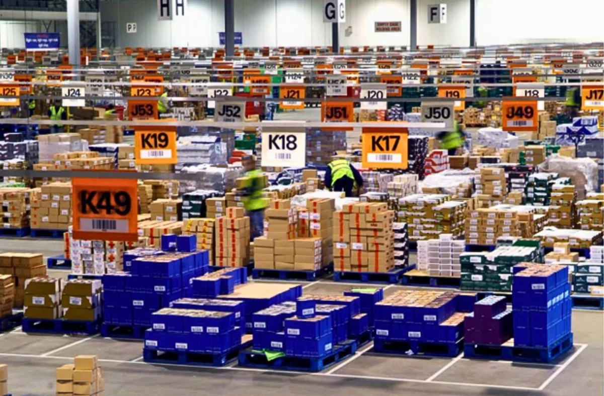 Pallet nhựa 2 mặt được ứng dụng rộng rãi trong các ngành công nghiệp như thực phẩm, dược phẩm và xuất nhập khẩu.