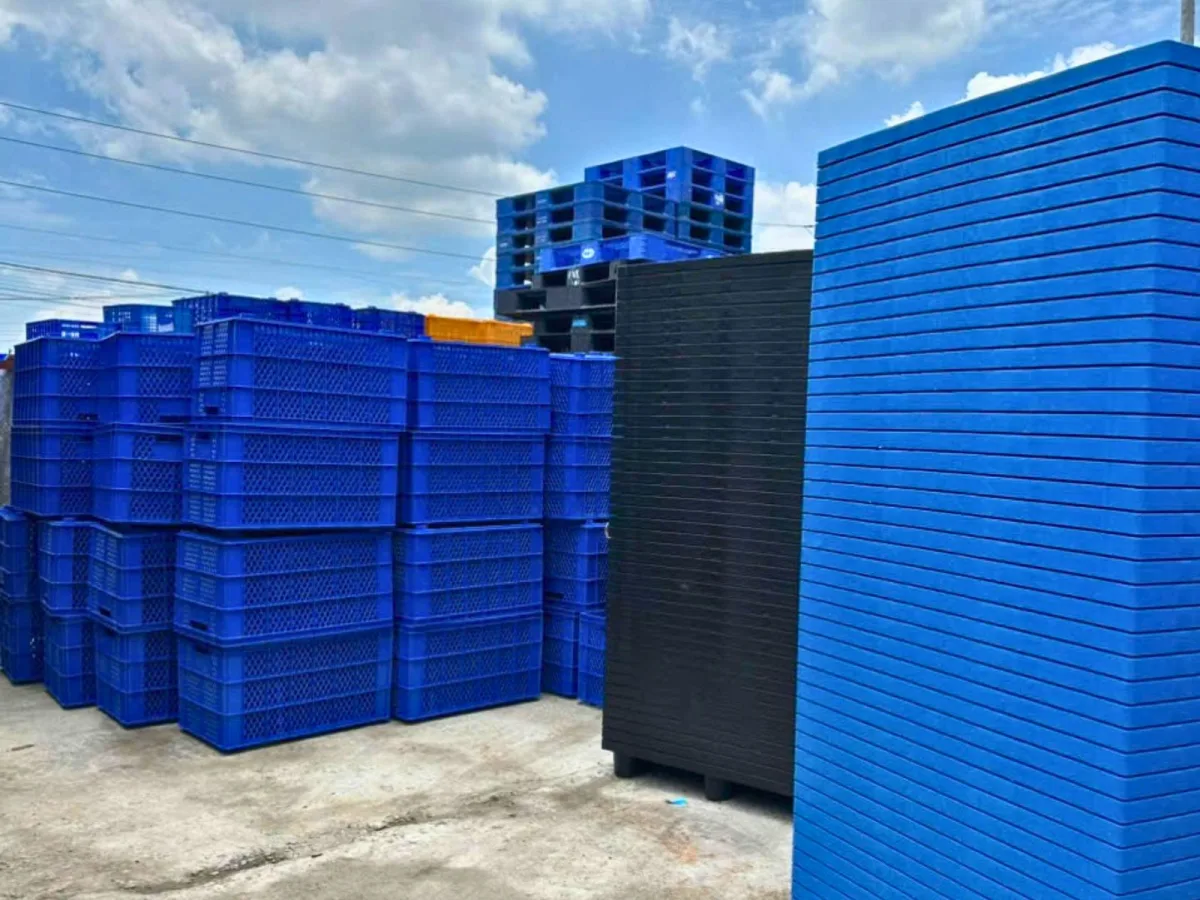 Kho hàng pallet nhựa luôn sẵn để phục vụ nhu cầu khách hàng