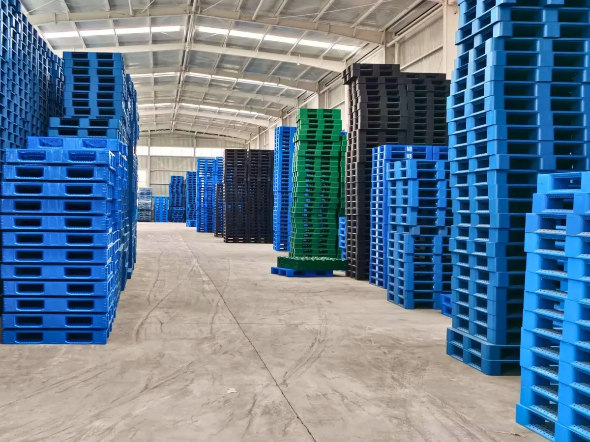 Pallet Nhựa Xuất Khẩu 1100x1100x120mm tại kho Mai Trâm Plastic