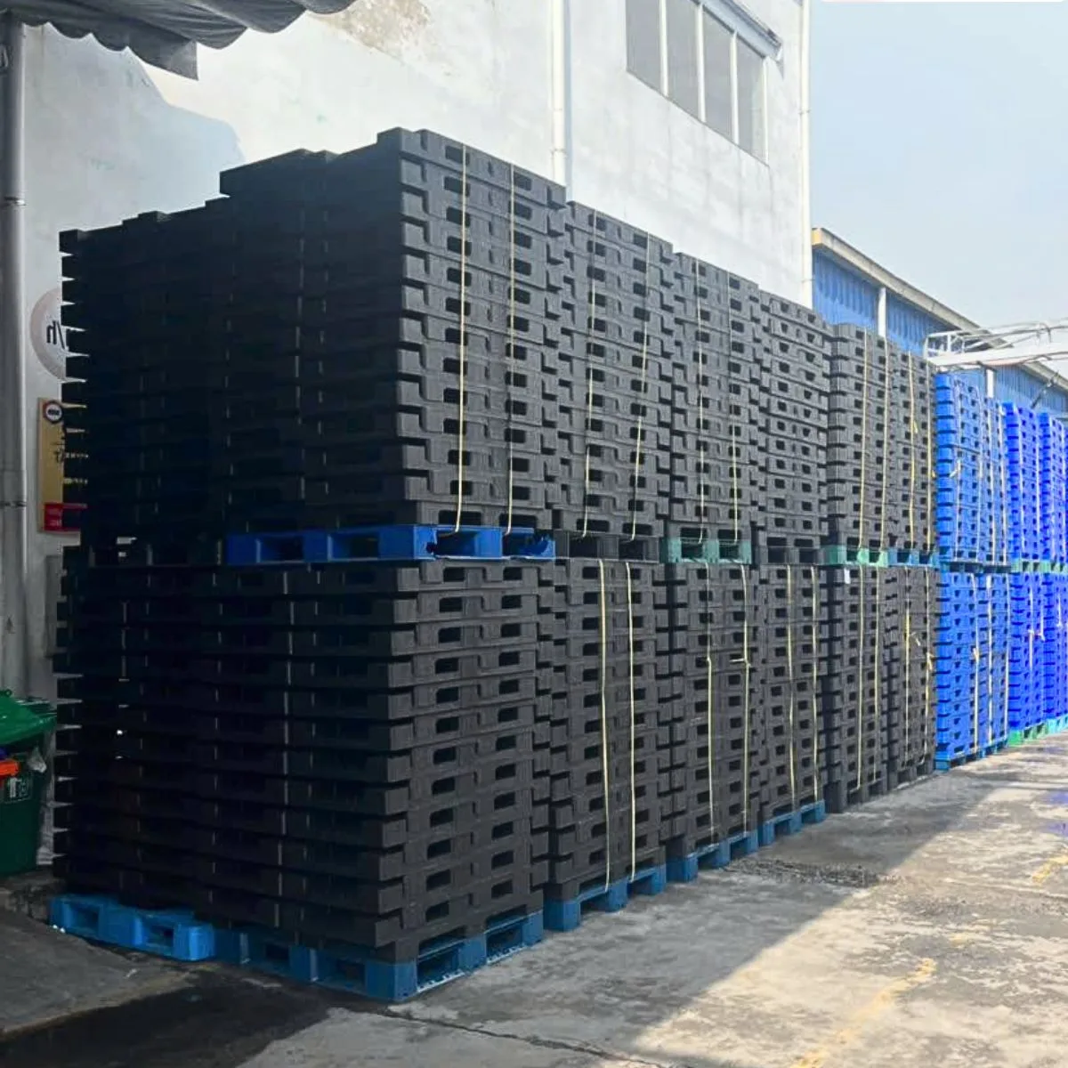 Pallet Nhựa Cũ 1200x1200x150 đen