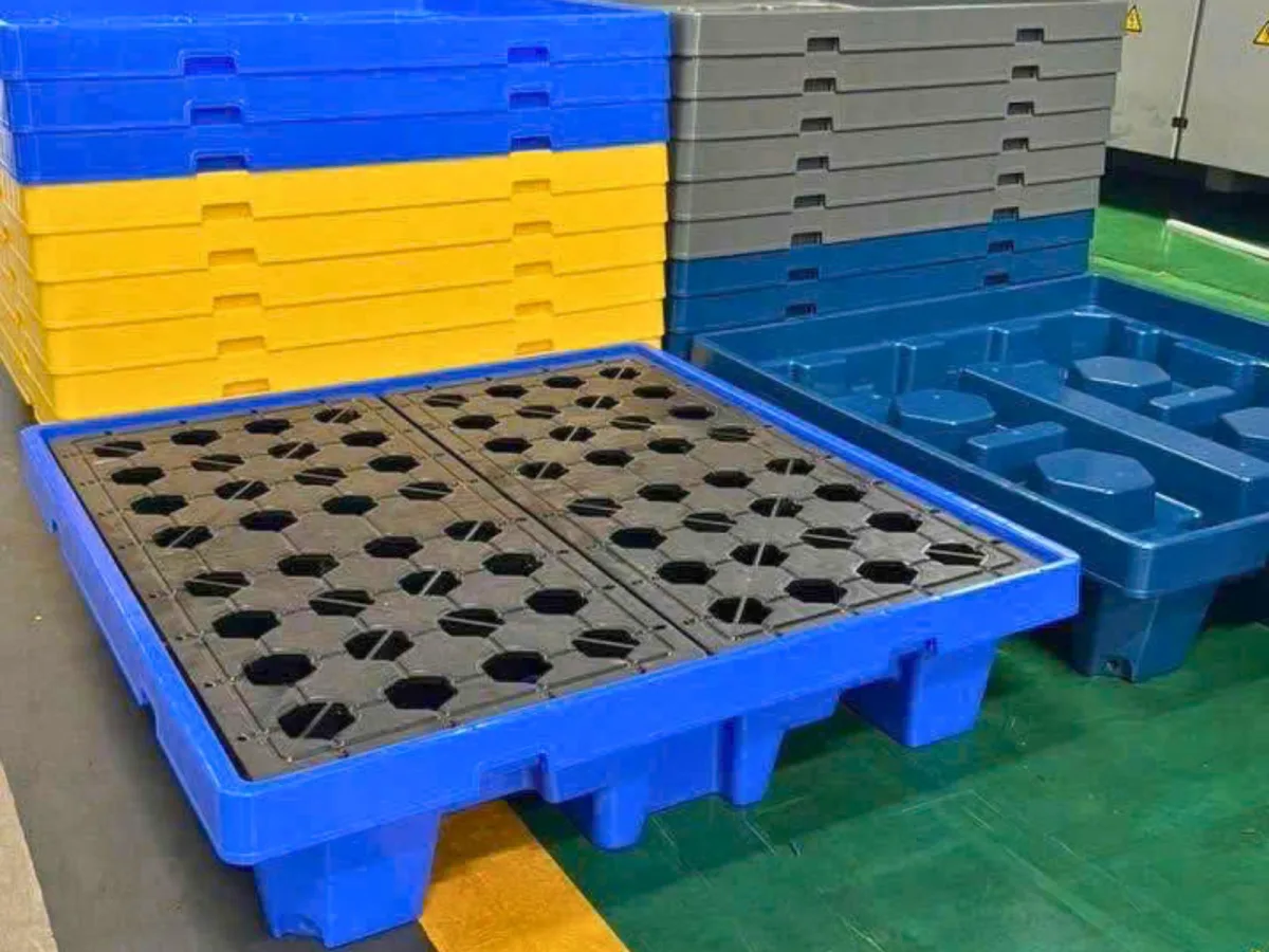 Pallet nhựa chống tràn dầu 1300x1300x300mm xanh loại 1