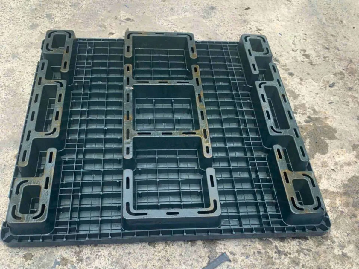 Pallet Nhựa Cũ 1050x1050x140mm HDPE Tái Sinh 2000kg – Hàng 85%