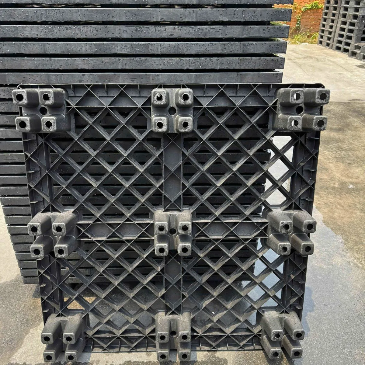 Pallet Nhựa Cũ Mặt Lưới 1100x1100x140