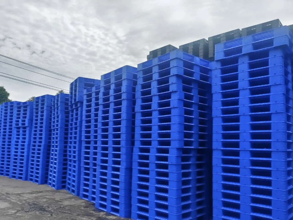 Kho Pallet Nhựa Cũ 1100x1100x150mm tại Mai Trâm Plastic