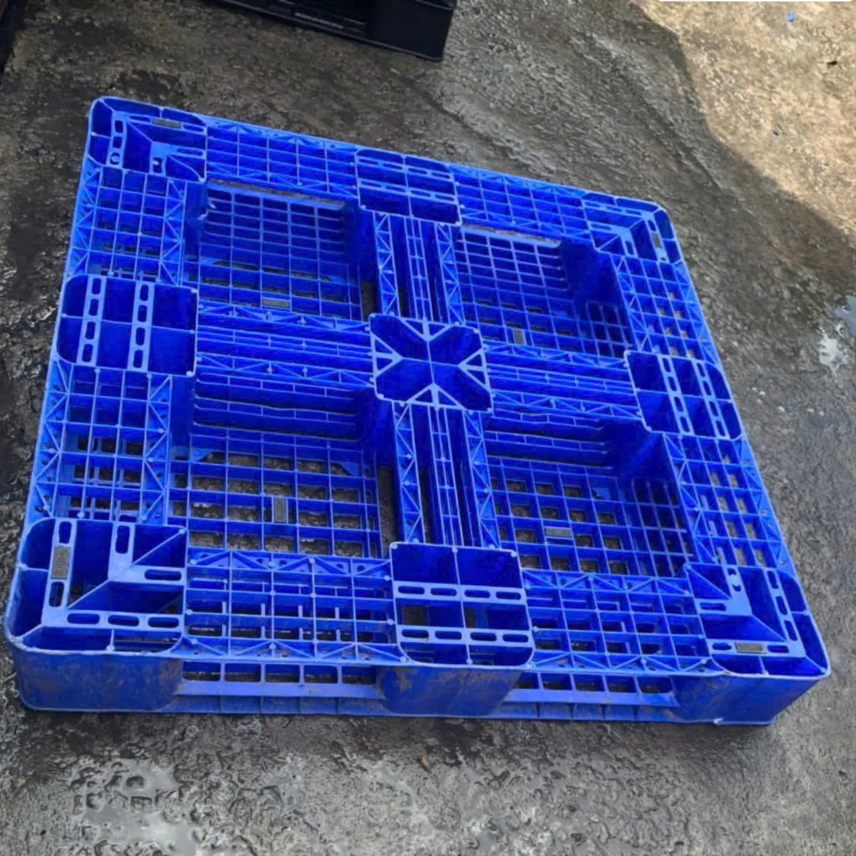 Pallet Nhựa Cũ 1100x1100x150mm 2000kg – HDPE Nguyên Sinh, Chất Lượng 90% - Ảnh 2