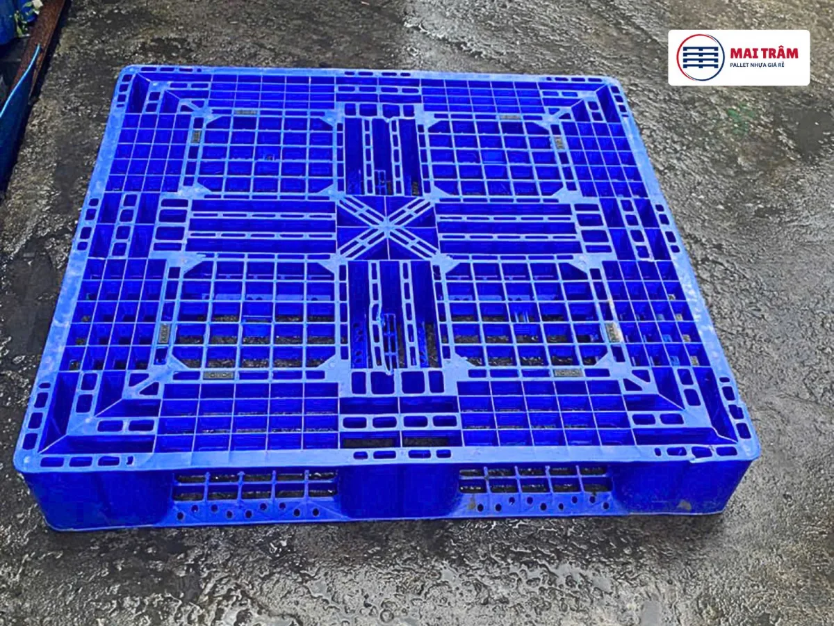 Pallet Nhựa Cũ 1100x1100x150mm tải kê 2000kg – HDPE Nguyên Sinh, Chất Lượng 90%