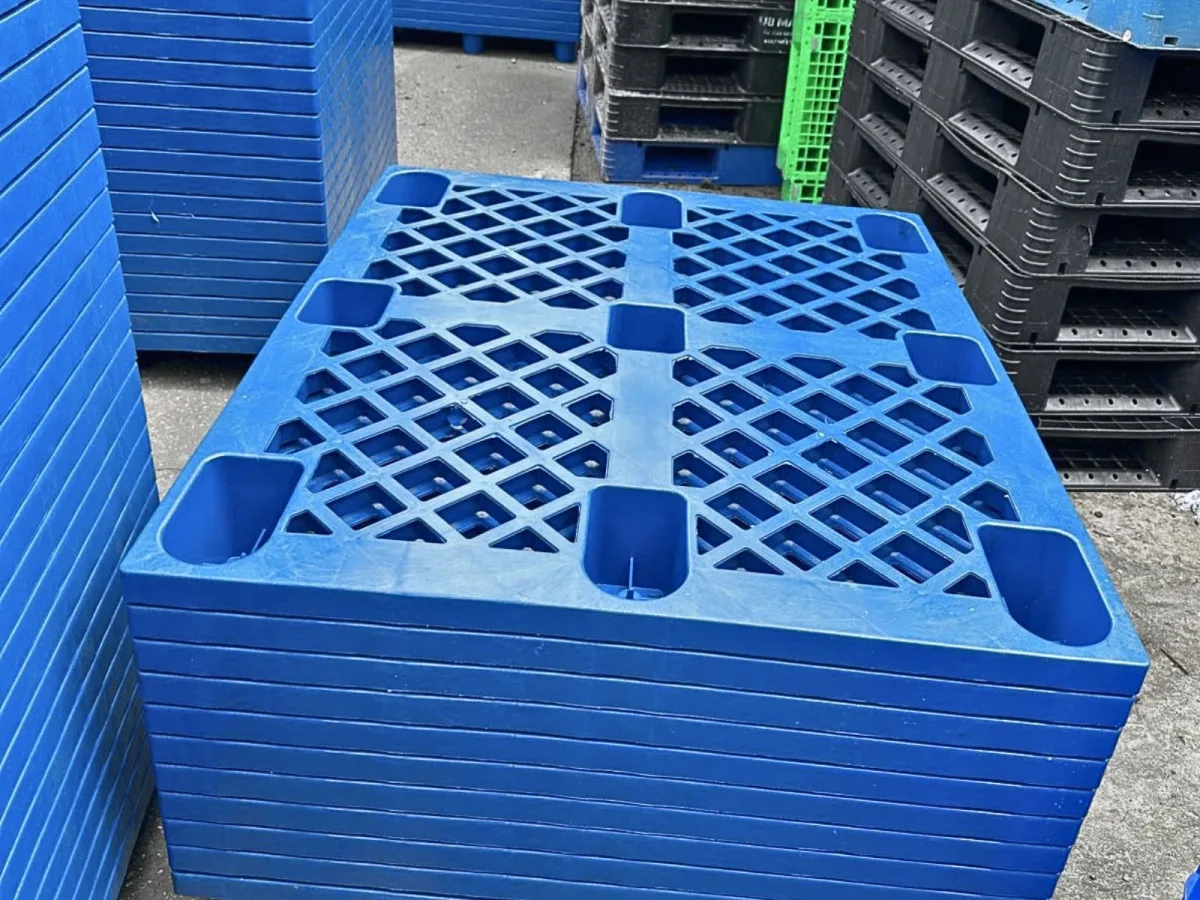 Kho hàng pallet nhựa cũ tại Mai Trâm với nhiều chủng loại khác nhau