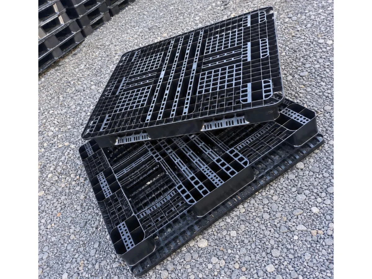 Pallet Nhựa Cũ 1100x1300x150mm tai bèo HDPE mới 90%, tải kê 2500kg