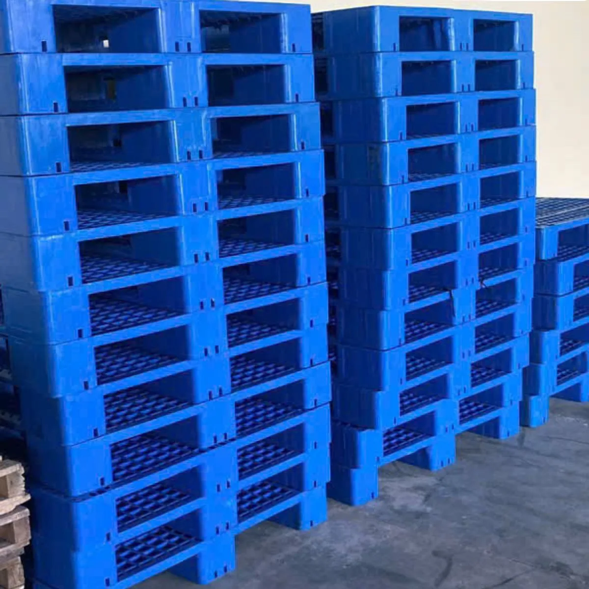 Pallet Nhựa Cũ 1100x1400x150mm tại Mai Trâm Plastic