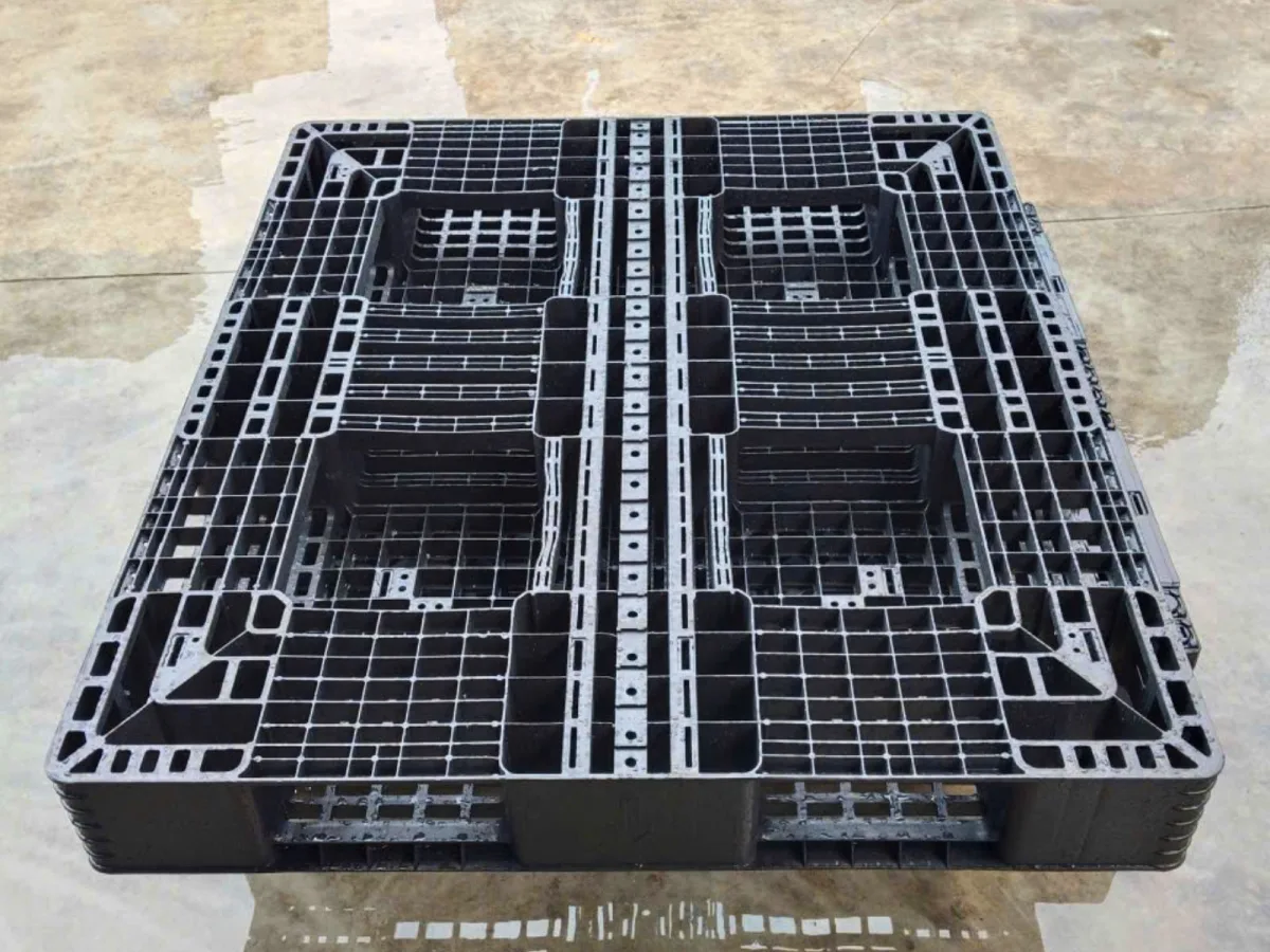 Mặt sau Pallet Nhựa Cũ 1100x1400x150mm 2500kg