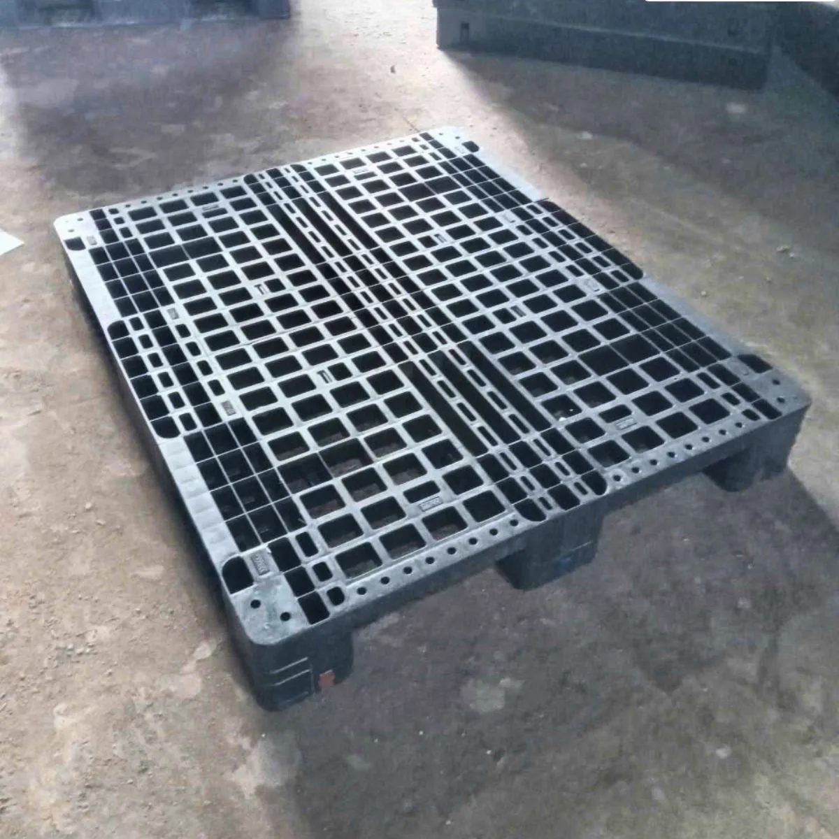 Pallet Nhựa Cũ 1200x1000x150mm HDPE 3000kg Màu Đen – Hàng Mới 90%, Chuyên Kê Hàng Kho - Ảnh 2