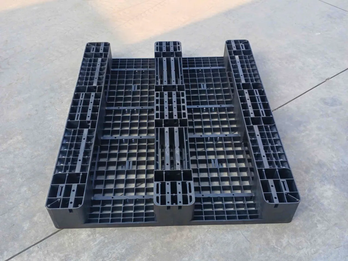 Mặt sau Pallet Nhựa Cũ 1200x1000x150mm đen