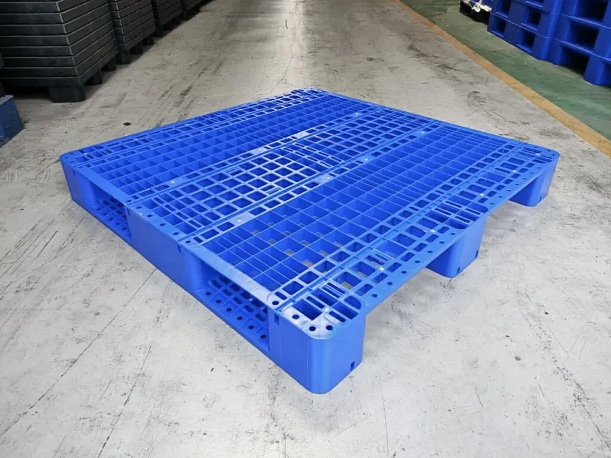Pallet nhựa cũ 1200x1200x150mm chống va đập và độ bền tốt