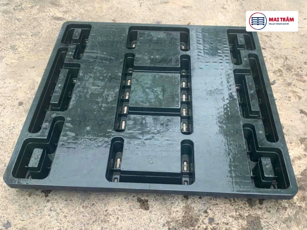 Pallet Nhựa Cũ 1050x1050x140mm HDPE Tái Sinh 2000kg – Hàng 85% tại Mai Trâm Plastic
