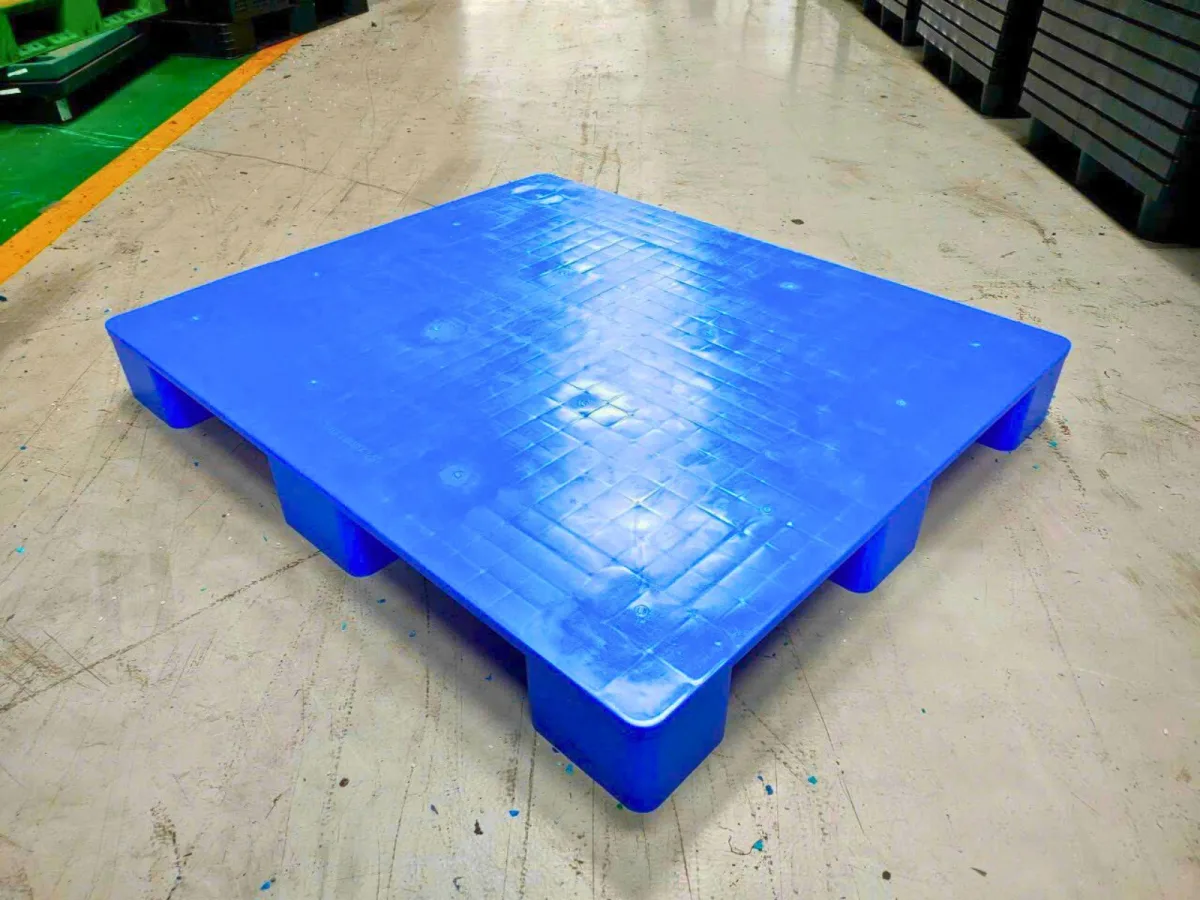 Pallet nhựa mặt kín 1200x1000x140mm HDPE kết cấu chắc chăn