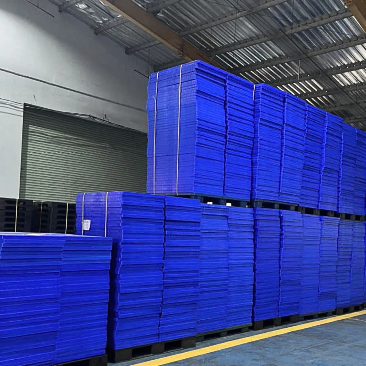 Pallet Nhựa Mặt Kín 600x1000x35mm xanh
