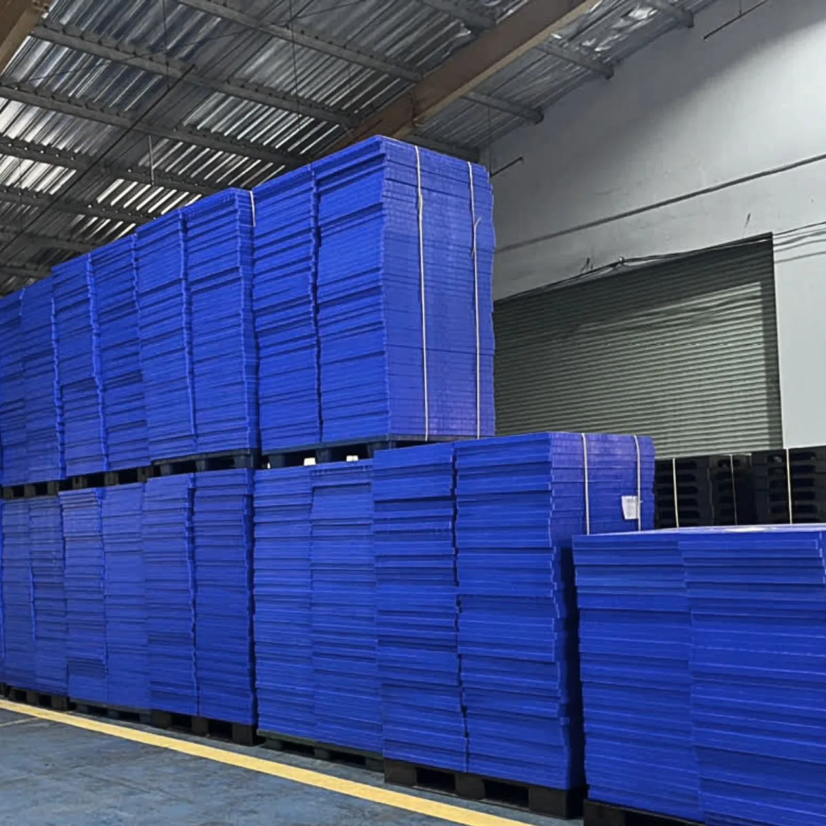 Pallet Nhựa Mặt Kín 600x1000x35 Xanh Tái Sinh
