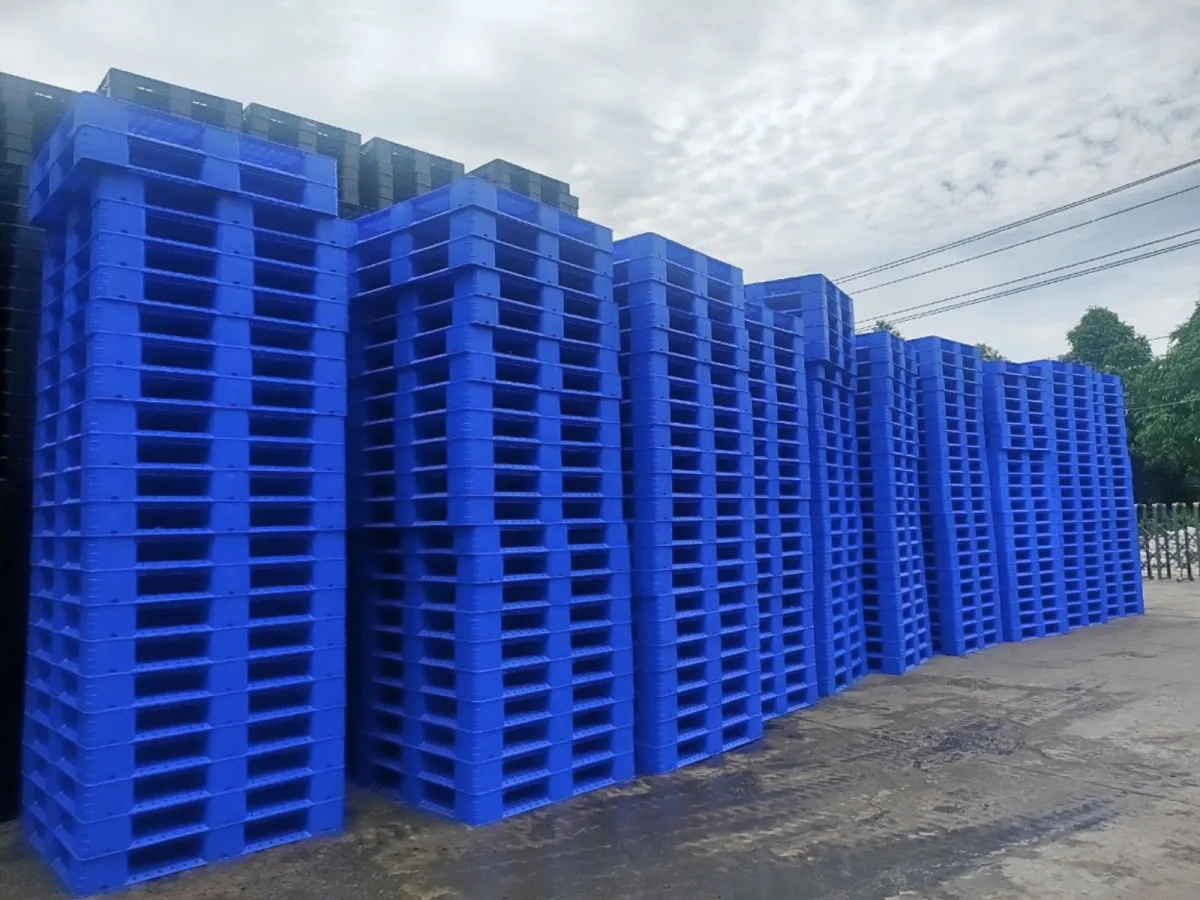 Kho Hàng Pallet Nhựa Mặt Lưới 1050x1050x120mm Xanh