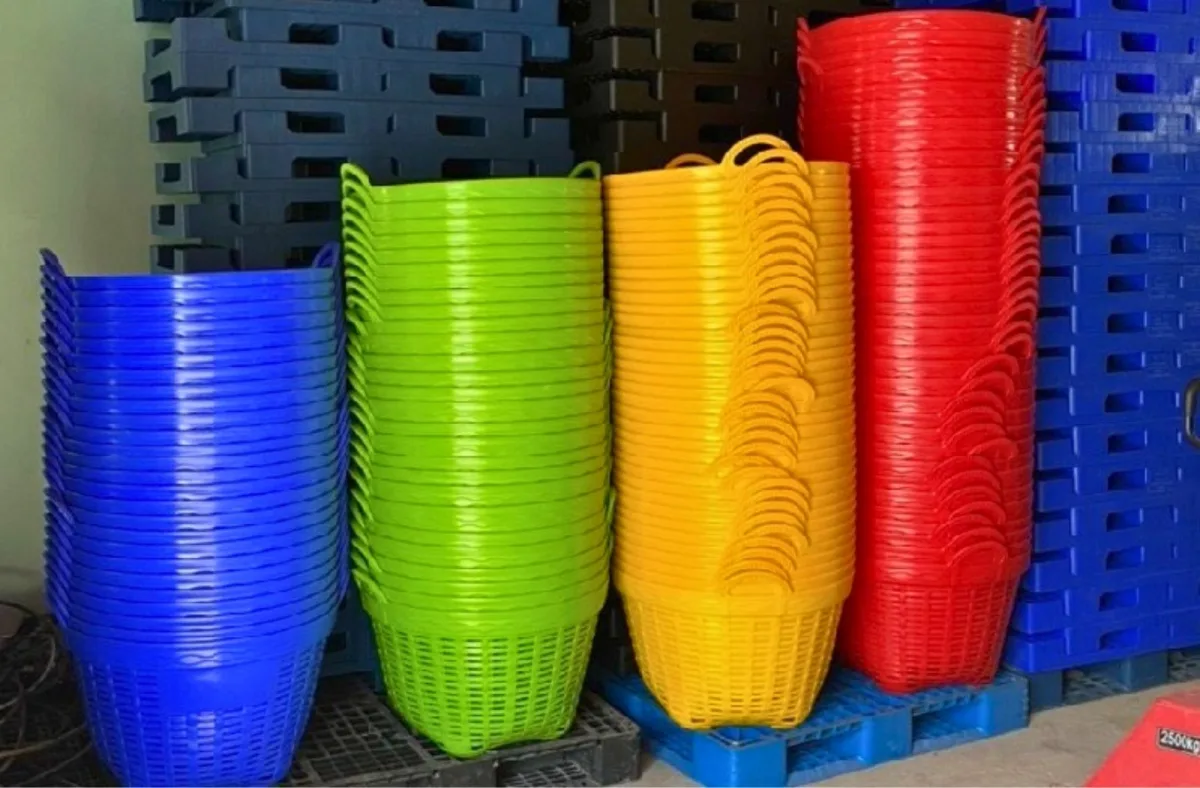 Cần xé nhựa lớn được xếp chồng dễ dàng giúp quá trình bảo quản nhanh chóng