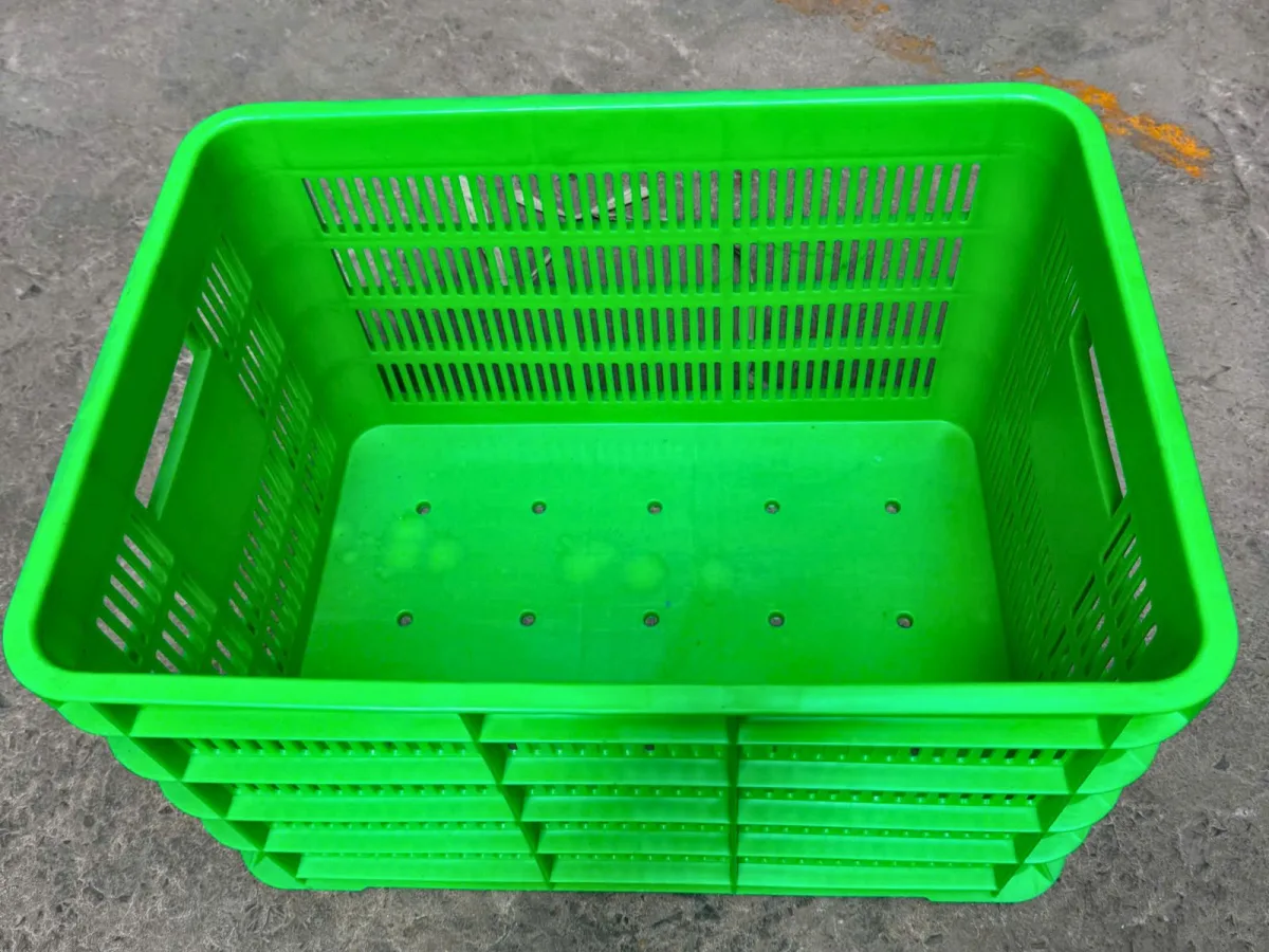 Sóng nhựa hở 610x420x390mm có dung tích lớn, đáp ứng nhu cầu lưu trữ, bảo quản và vận chuyển