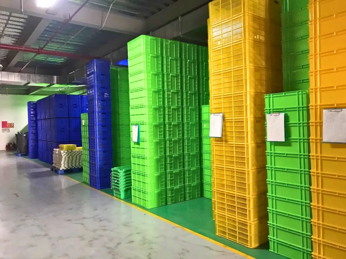 Sóng nhựa 8 bánh xe 840x620x545mm tại kho Mai Trâm Plastic