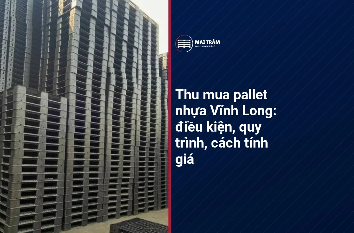 Pallet nhựa cũ xếp thành chồng cao theo lô ngoài kho, minh hoạ thu mua pallet nhựa Vĩnh Long