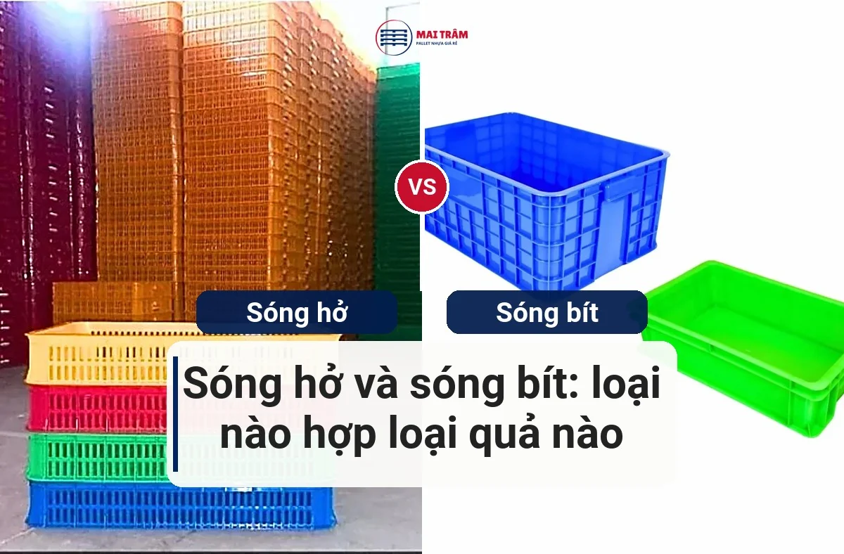 So sánh sóng nhựa hở xếp chồng nhiều màu trong kho với sóng nhựa bít thành kín màu xanh dương và xanh lá