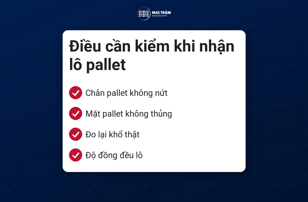 Thẻ danh sách bốn điểm cần kiểm khi nhận lô pallet nhựa: chân, mặt, khổ thật và độ đồng đều lô