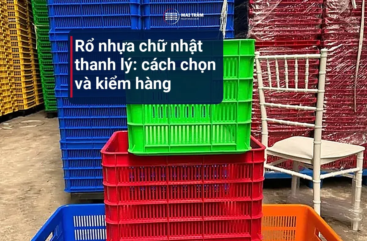 Chồng rổ nhựa nhiều màu xanh, đỏ, xanh lá xếp trong kho cạnh tiêu đề bài rổ nhựa chữ nhật thanh lý