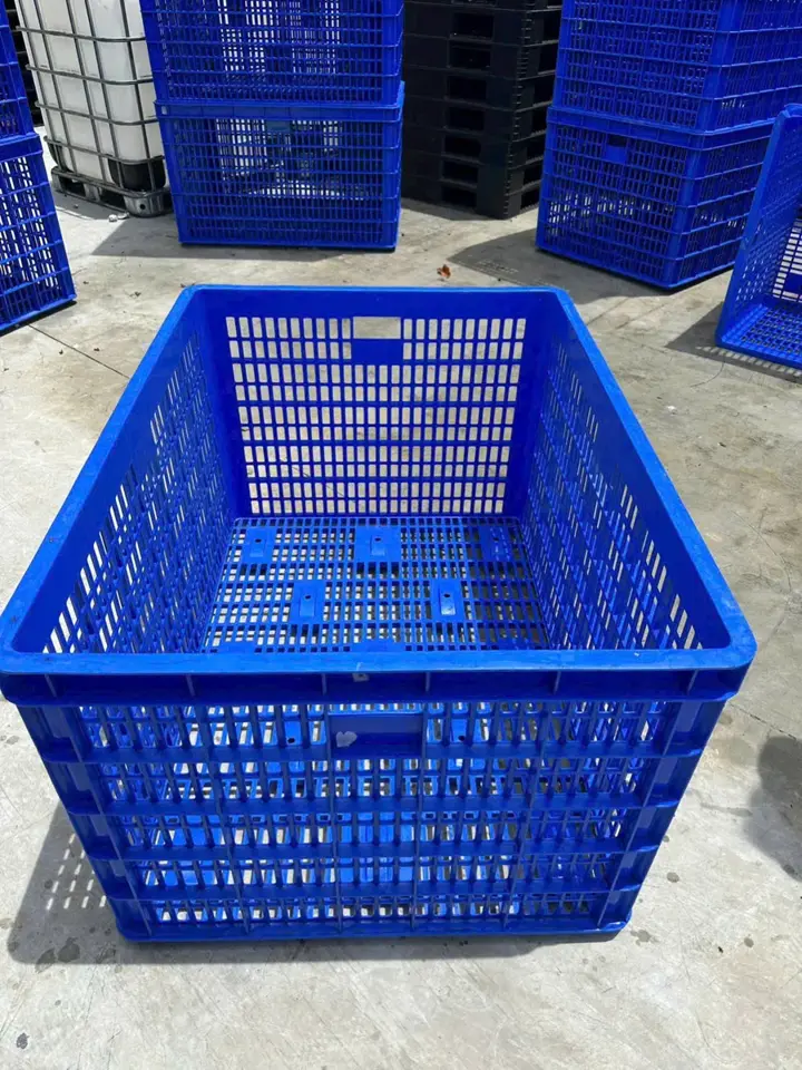 Rổ nhựa màu xanh dương tại kho Mai Trâm