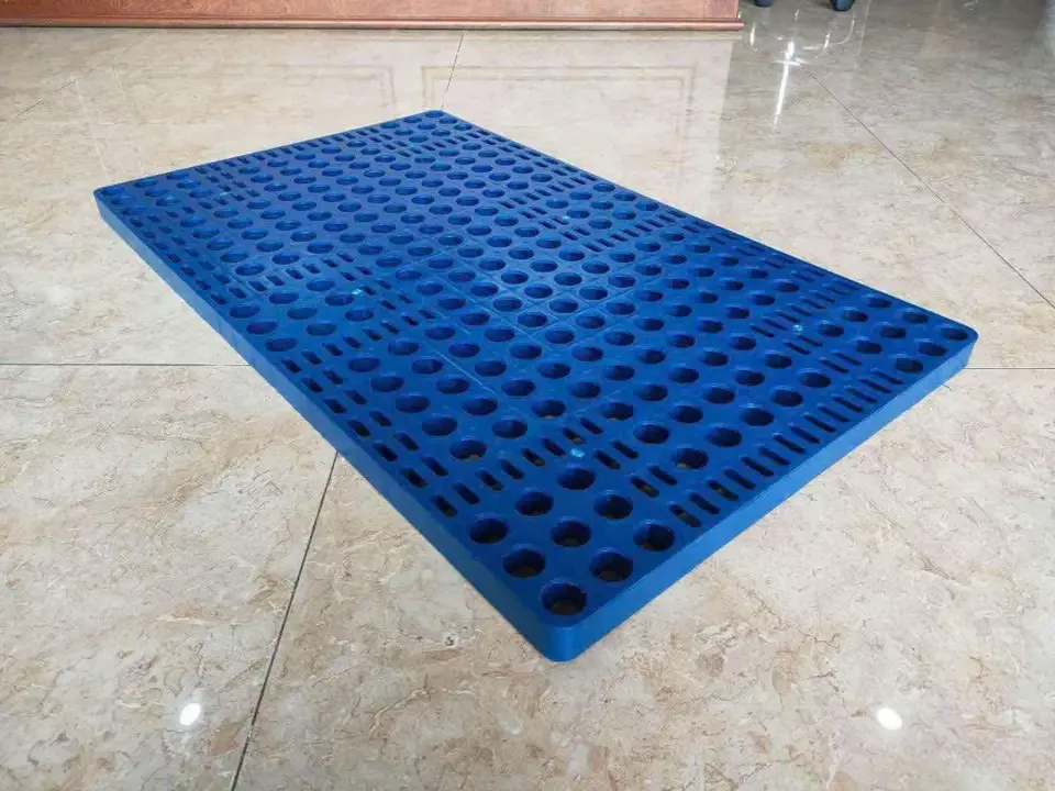 Tấm nhựa lót sàn màu xanh dương