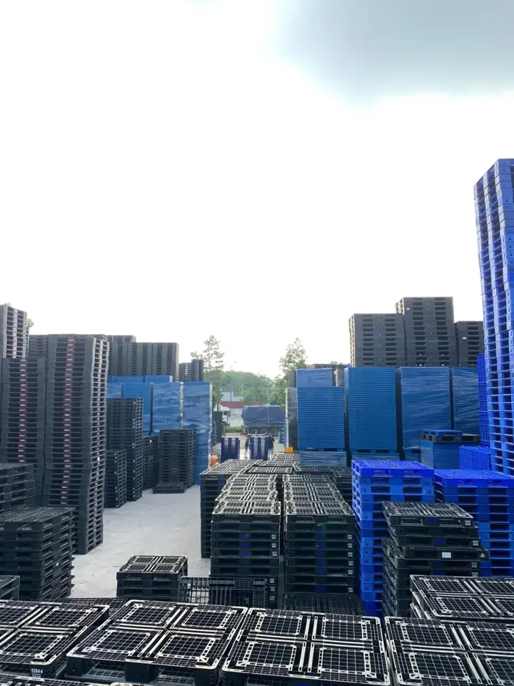 Pallet nhựa nhiều loại tồn sẵn tại kho Mai Trâm